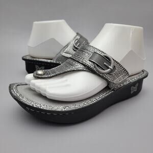 Alegria Women's Sz 6-6.5/36 EUR Carina Chain Mail Print Silver Thong Sandals